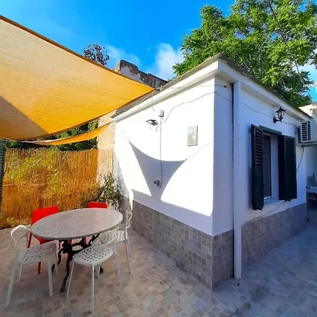 Orange House - Ciraccio Vakantiehuis Procida